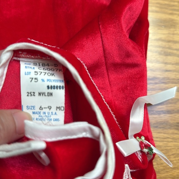 Vintage red velour romper with lace trim | 6-9 months - Picture 5 of 6